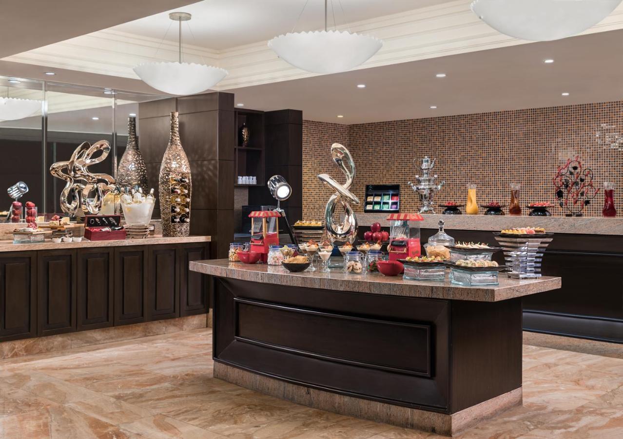 Crimson Hotel Filinvest City, Manila Muntinlupa City Zewnętrze zdjęcie The buffet at Wynn