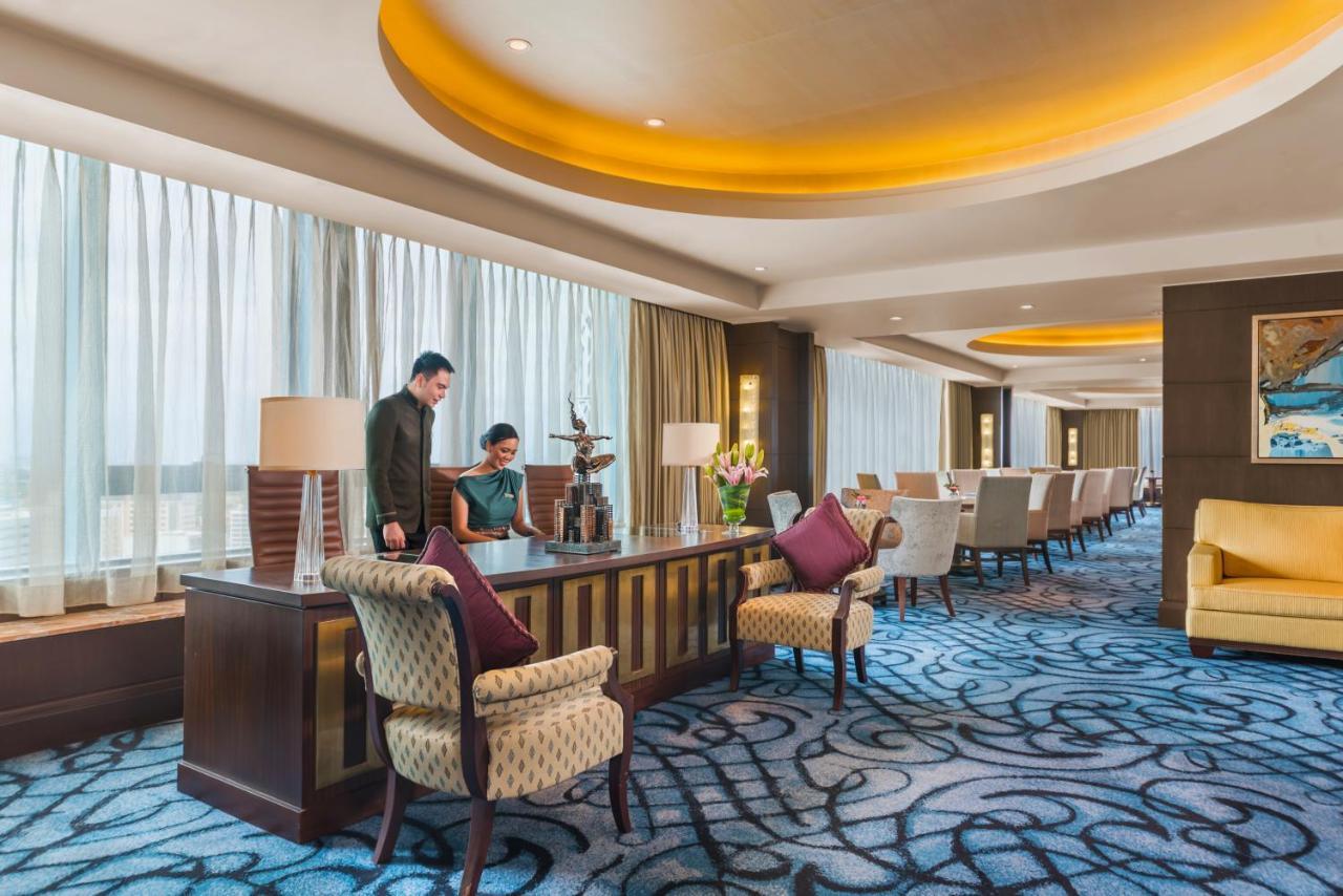 Crimson Hotel Filinvest City, Manila Muntinlupa City Zewnętrze zdjęcie Club Lounge at the hotel