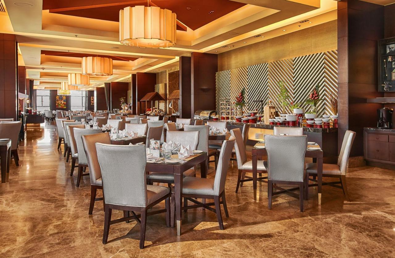 Crimson Hotel Filinvest City, Manila Muntinlupa City Zewnętrze zdjęcie The restaurant