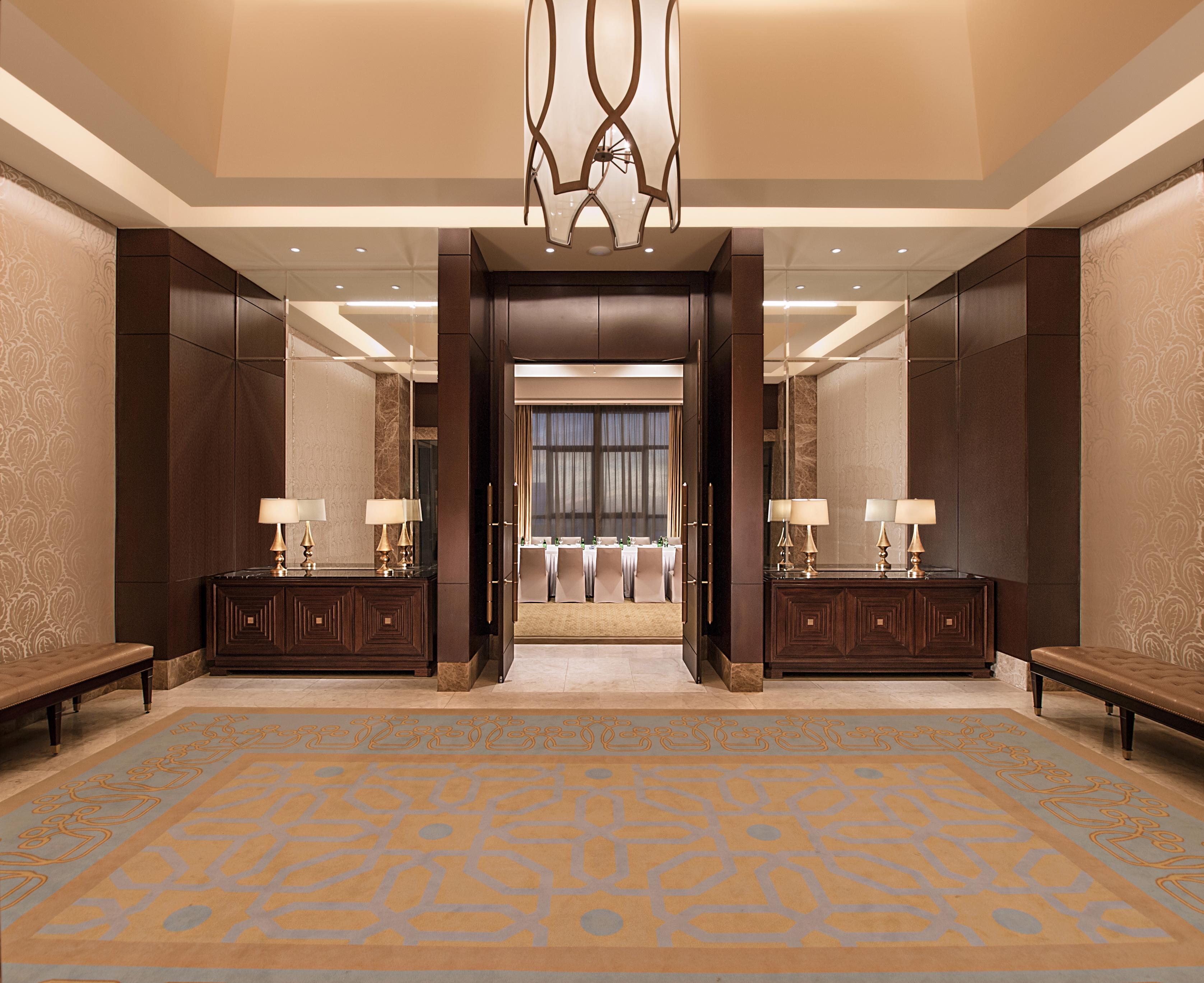 Crimson Hotel Filinvest City, Manila Muntinlupa City Zewnętrze zdjęcie The entrance to the club
