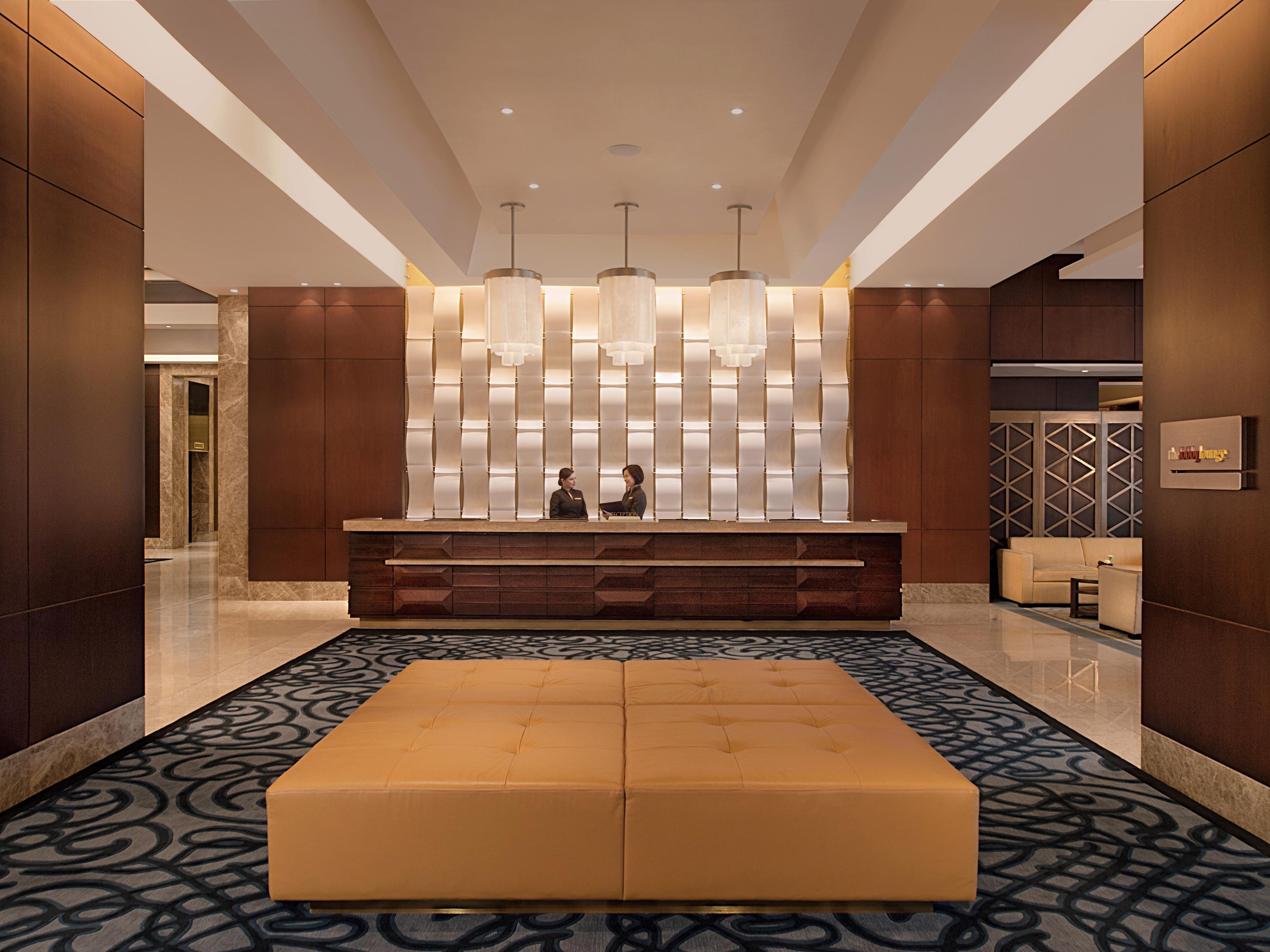 Crimson Hotel Filinvest City, Manila Muntinlupa City Zewnętrze zdjęcie The lobby of the hotel