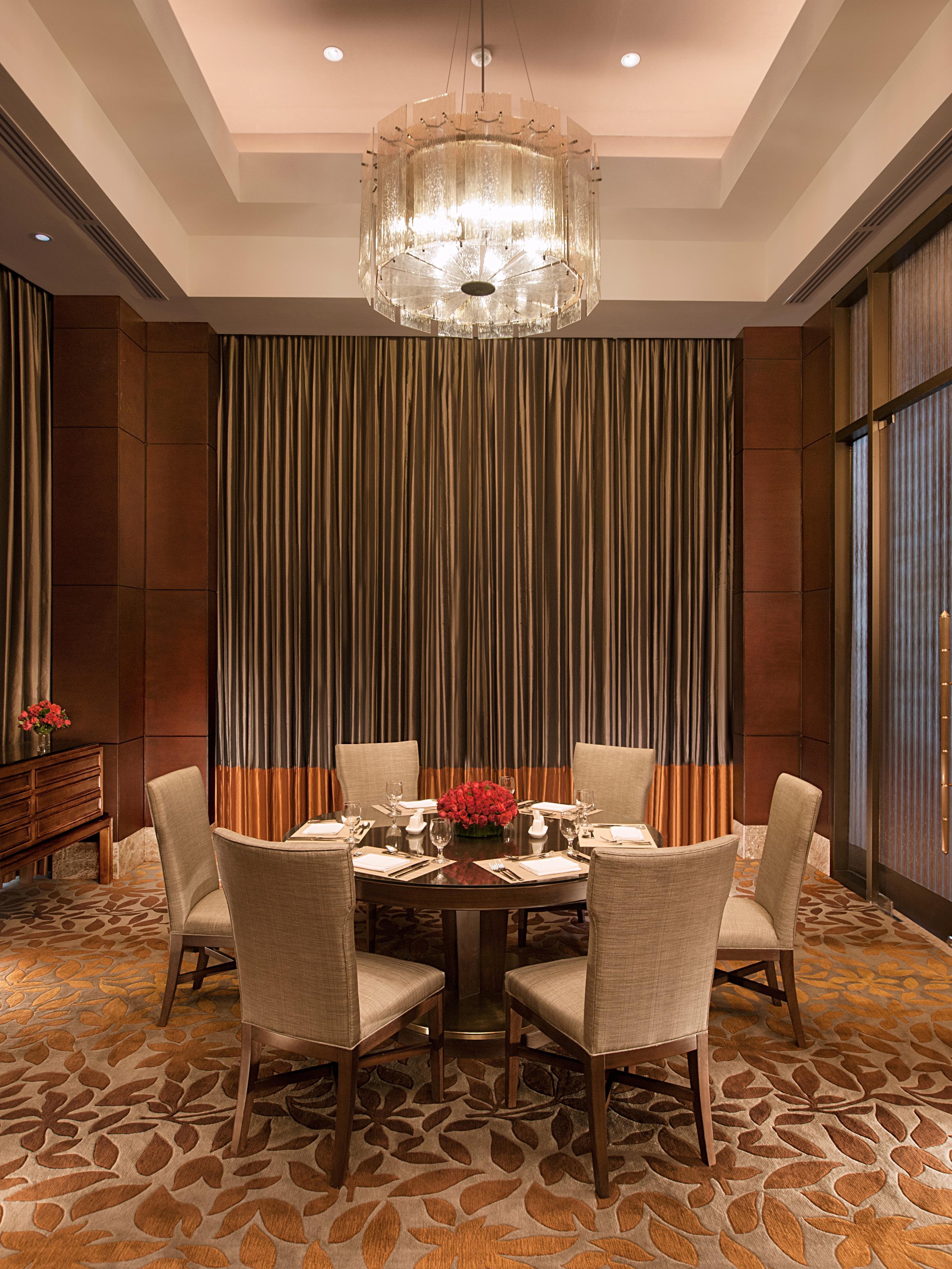 Crimson Hotel Filinvest City, Manila Muntinlupa City Zewnętrze zdjęcie A private dining room at the Four Seasons Hotel, Hong Kong
