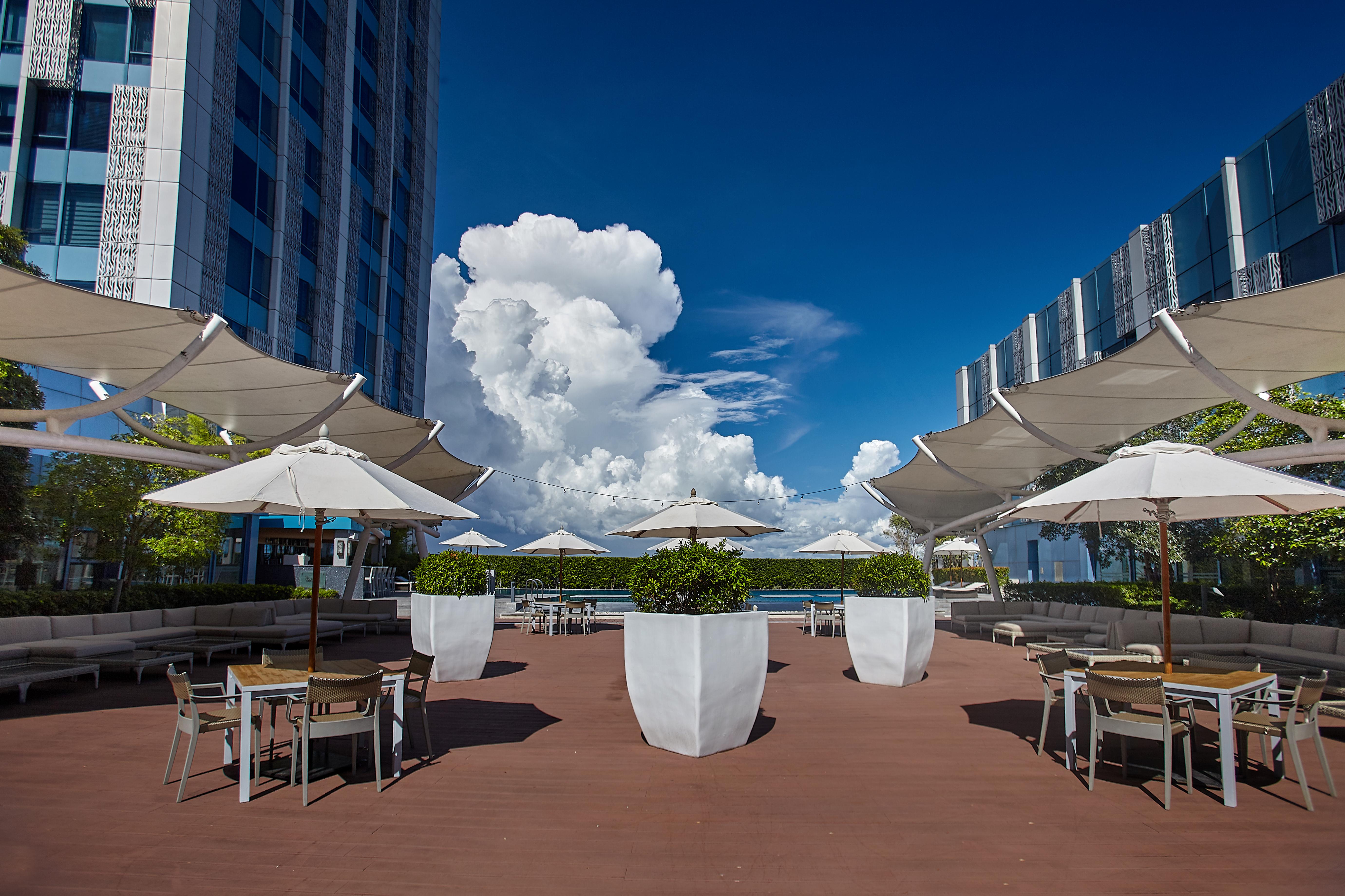 Crimson Hotel Filinvest City, Manila Muntinlupa City Zewnętrze zdjęcie The Sky Garden