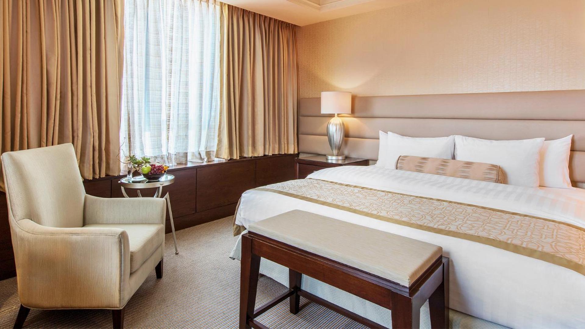 Crimson Hotel Filinvest City, Manila Muntinlupa City Zewnętrze zdjęcie A room at the hotel