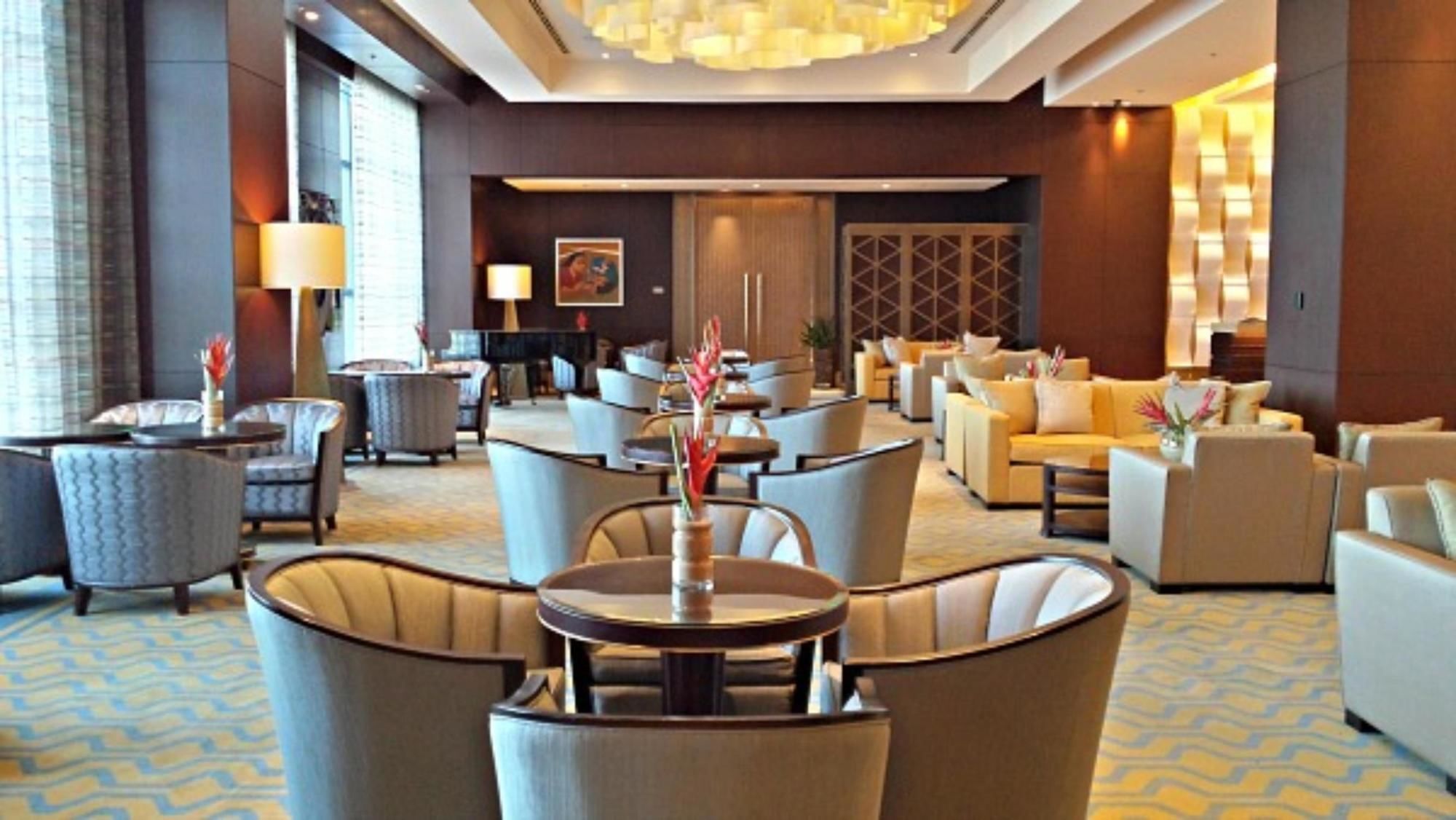 Crimson Hotel Filinvest City, Manila Muntinlupa City Zewnętrze zdjęcie The lounge at the airport