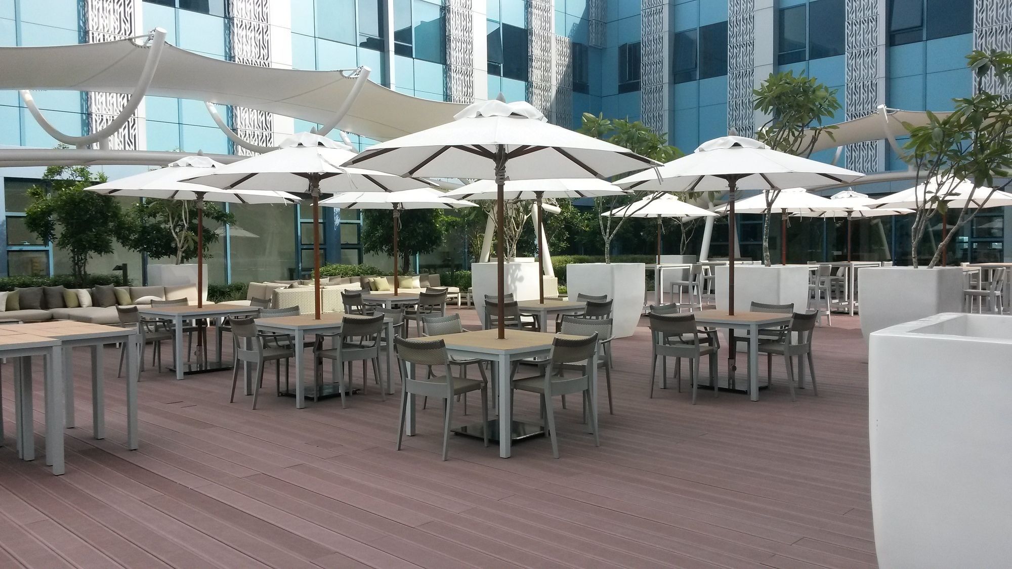 Crimson Hotel Filinvest City, Manila Muntinlupa City Zewnętrze zdjęcie The Deck